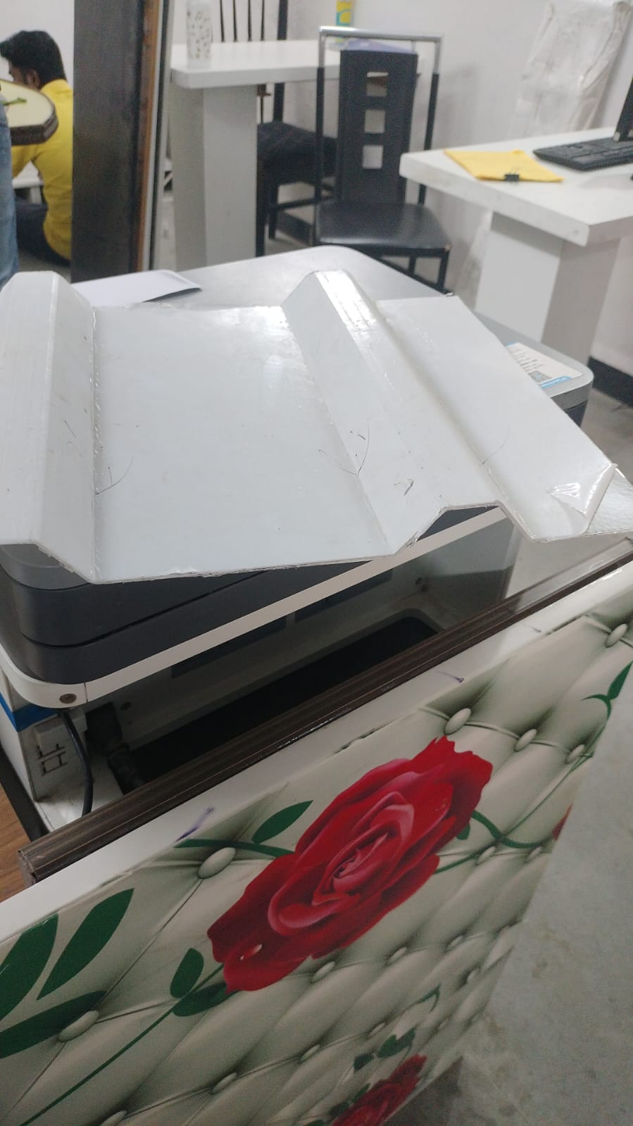 Stack of premium polycarbonate profile sheets (DAYLITE XL) with branding, showing corrugated profile in storage.